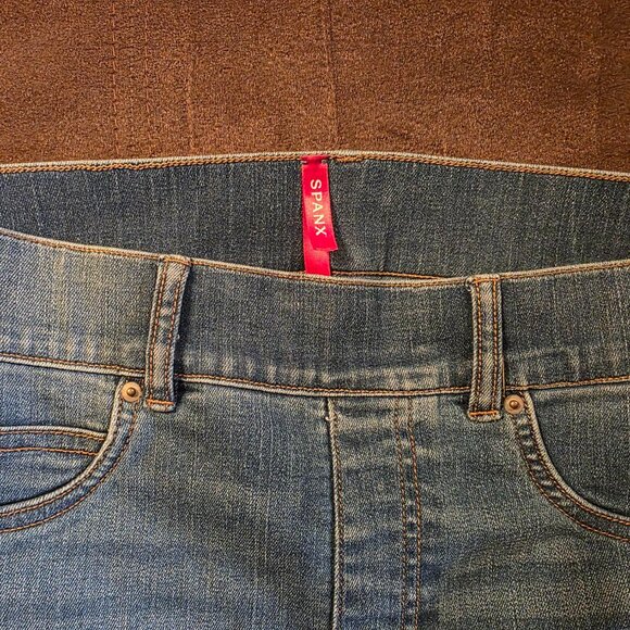SPANX JEANS Medium Women's Stretchy Pull-On medium/light wash EUC - Picture 4 of 7